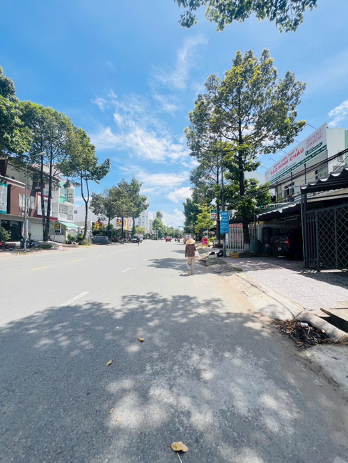 Cho thuê nhà mặt tiền đường chính Trần Văn Trà - KDC Hưng Phú